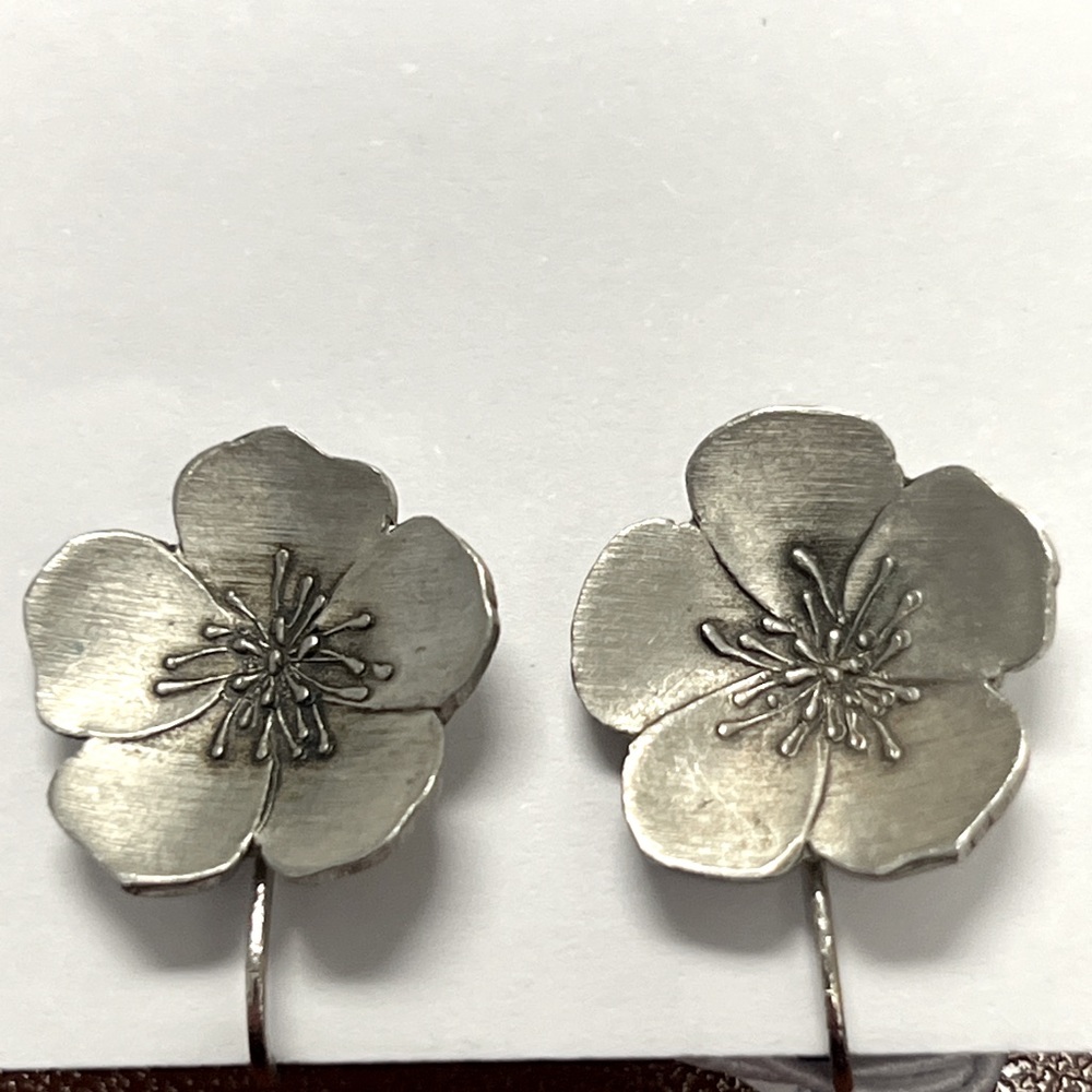 Arthur Weller stunning designed earrings